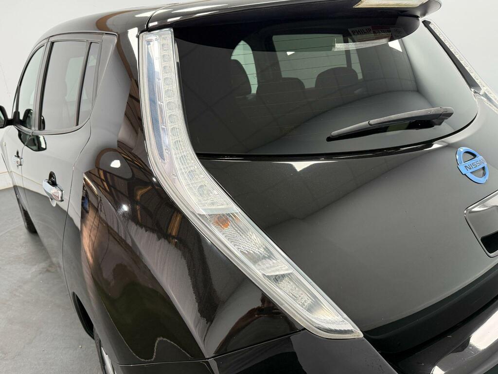 Nissan Leaf Leaf Tekna Red #40