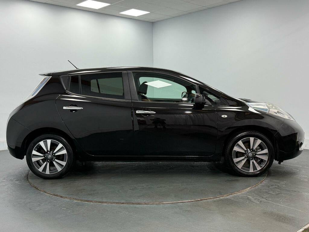 Nissan Leaf Leaf Tekna Red #29
