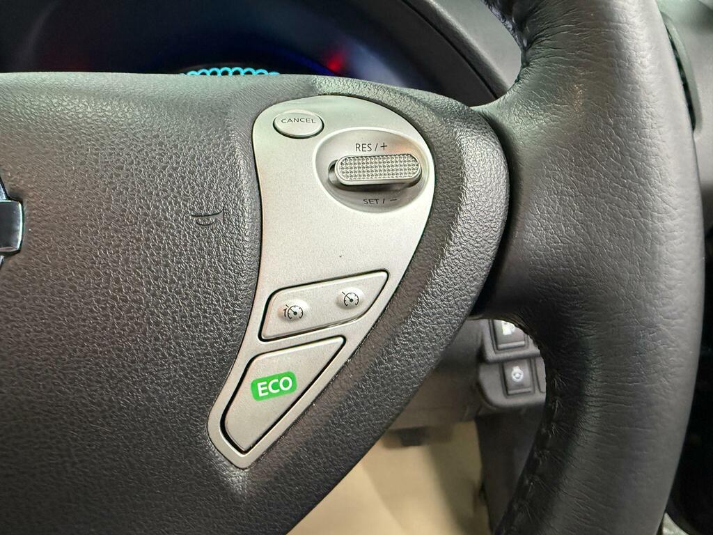 Nissan Leaf Leaf Tekna Red #9