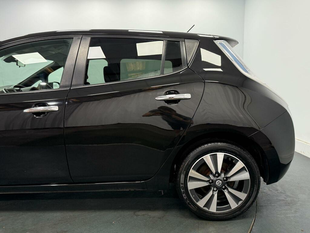 Nissan Leaf Leaf Tekna Red #39
