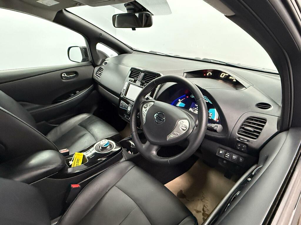 Nissan Leaf Leaf Tekna Red #18