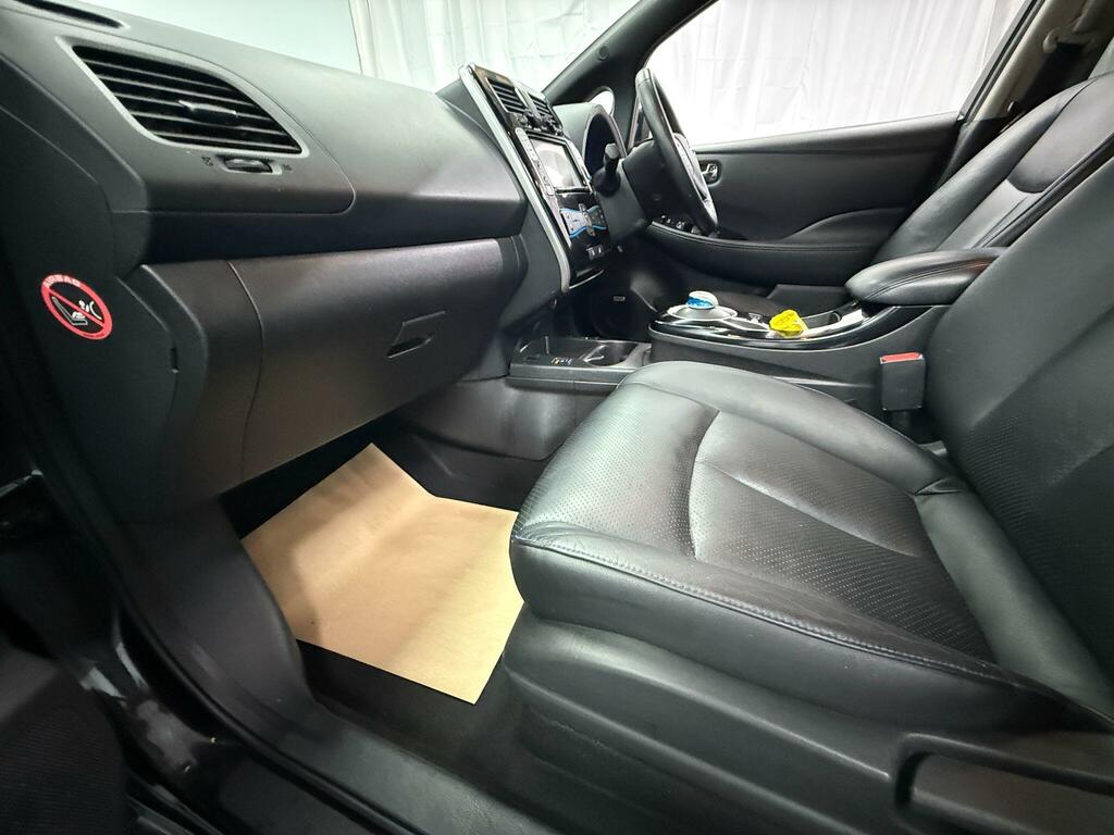 Nissan Leaf Leaf Tekna Red #27