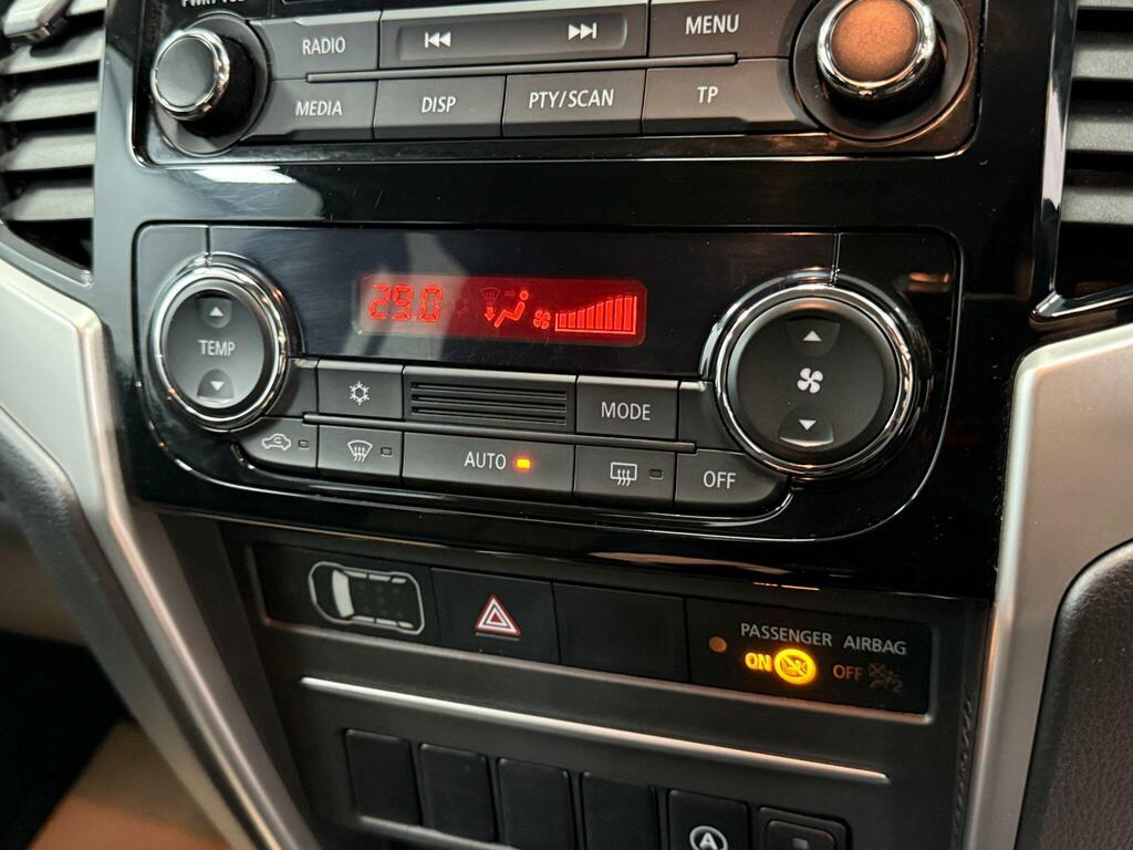 Mitsubishi L200 Black #13