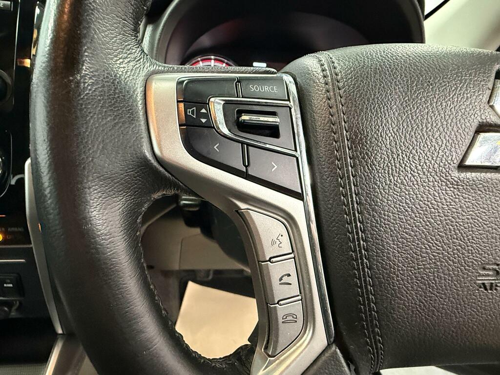 Mitsubishi L200 Black #8