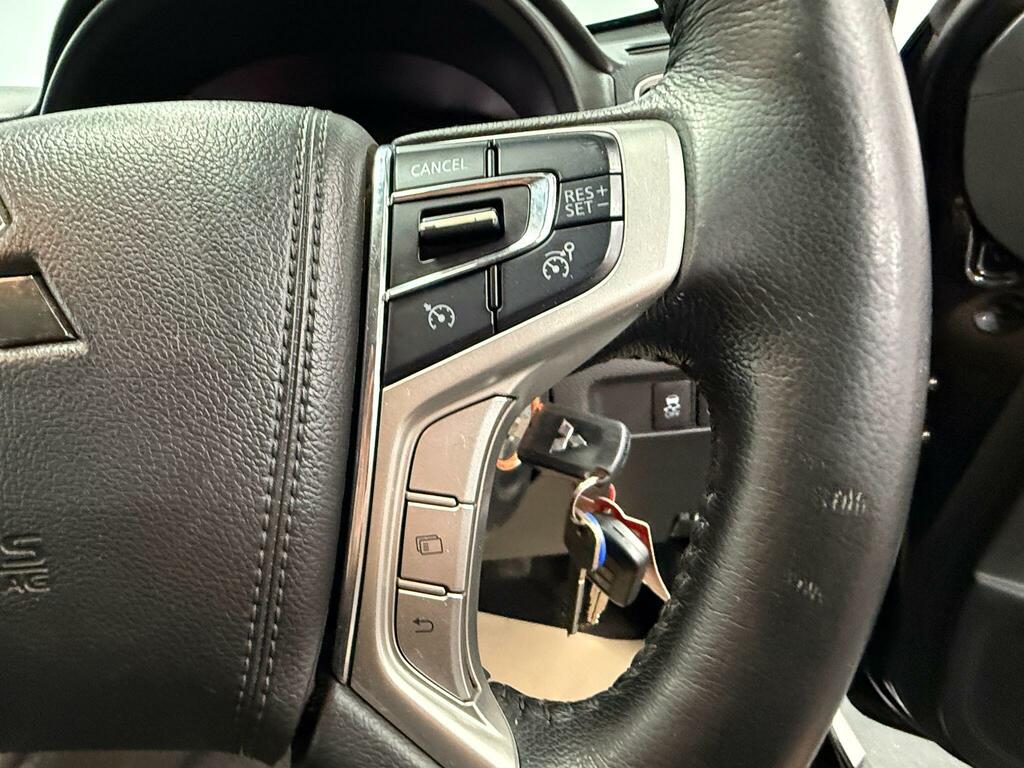 Mitsubishi L200 Black #9