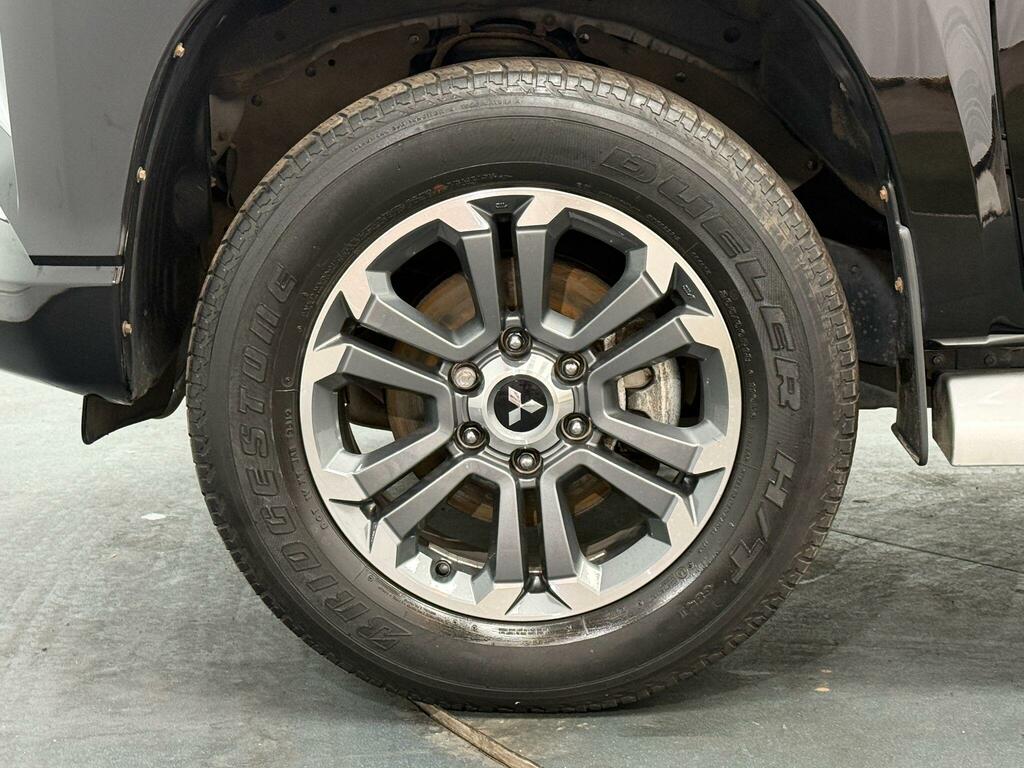 Mitsubishi L200 Black #48