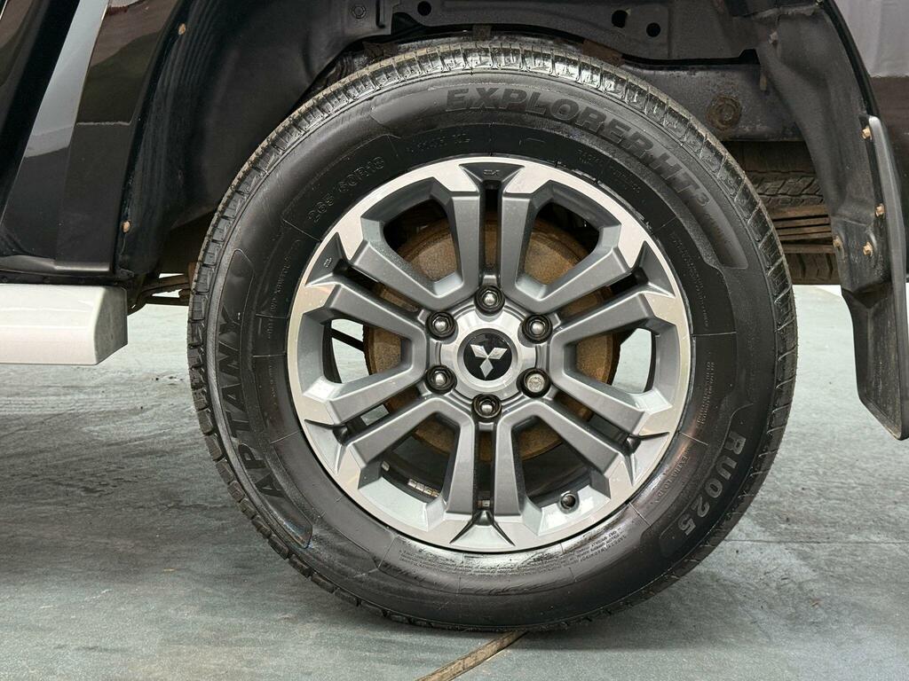 Mitsubishi L200 Black #47