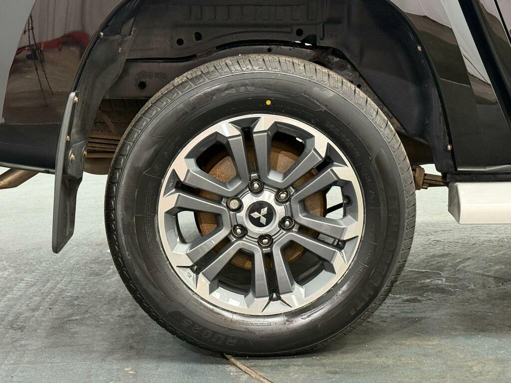Mitsubishi L200 Black #46
