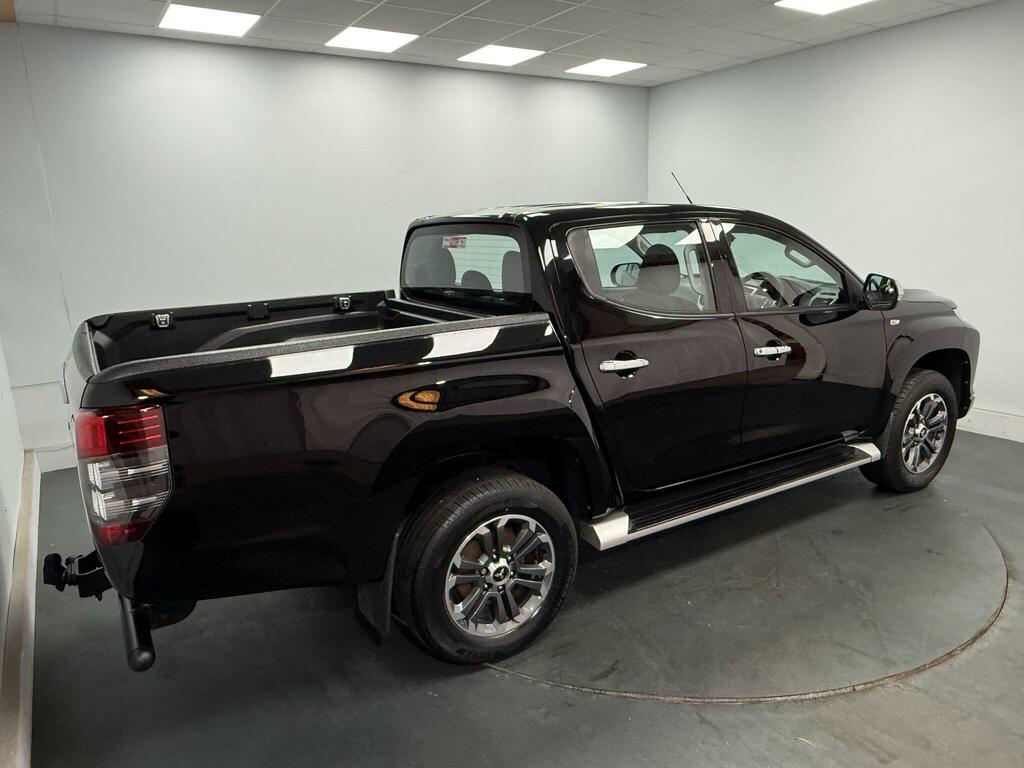 Mitsubishi L200 Black #43