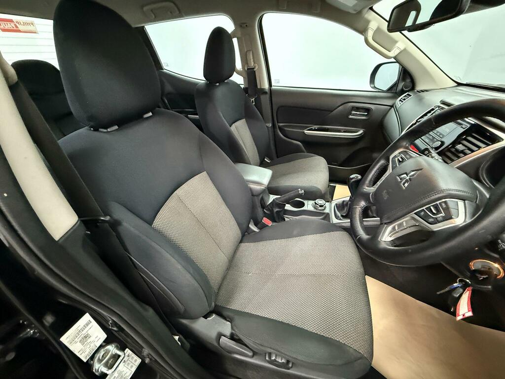Mitsubishi L200 Black #15