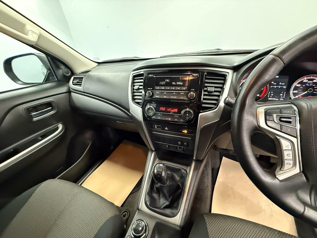 Mitsubishi L200 Black #14
