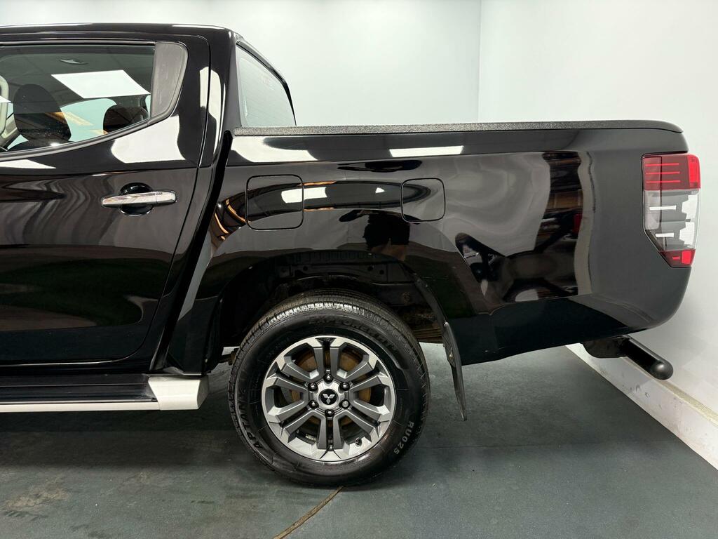 Mitsubishi L200 Black #39