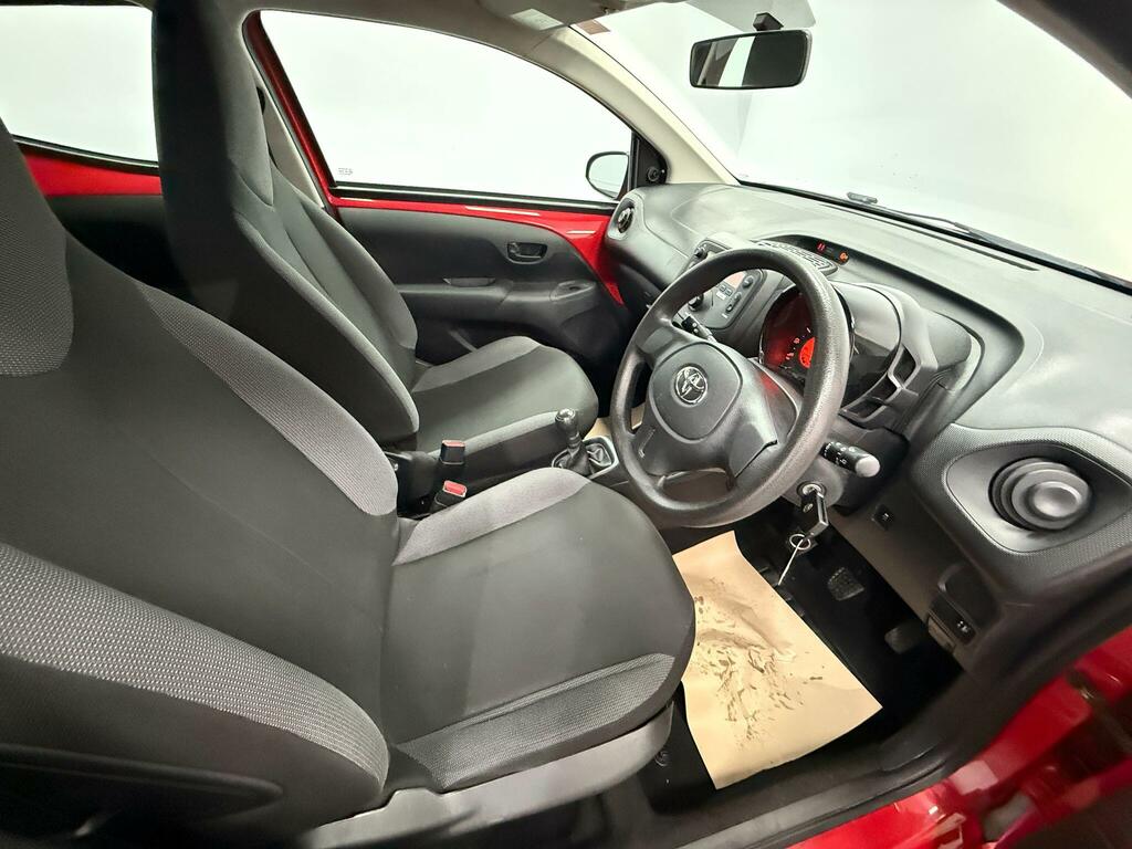 Toyota Aygo 1.0 Vvt-i X Red #5