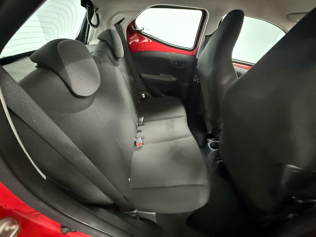 Toyota Aygo 1.0 Vvt-i X Red #6
