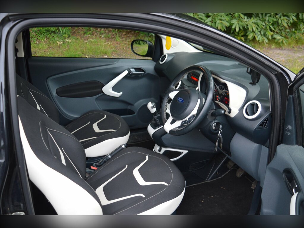 Ford KA Zetec White Edition White #9