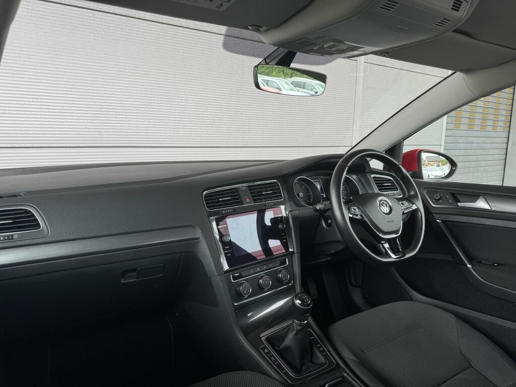 Volkswagen Golf 1.6 Tdi Se Navigation 115 Bhp JGZ5830 Red #6