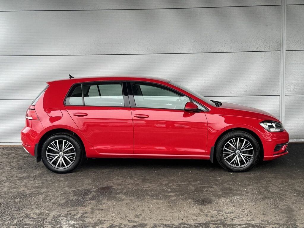 Volkswagen Golf 1.6 Tdi Se Navigation 115 Bhp JGZ5830 Red #2