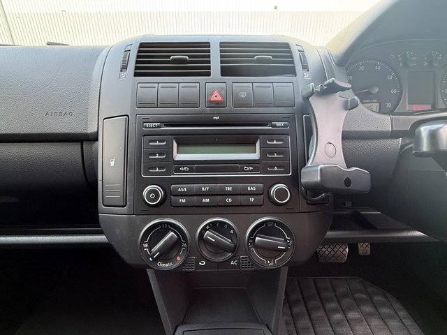 Volkswagen Polo 1L Se Black #7