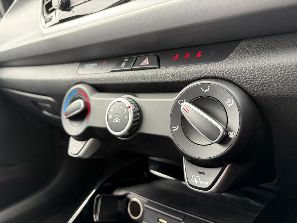 Kia RIO 1.0 T Gdi Mhev 3 Hatchback Hybrid Manua  #22