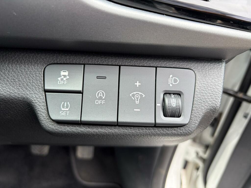 Kia RIO 1.0 T Gdi Mhev 3 Hatchback Hybrid Manua  #19