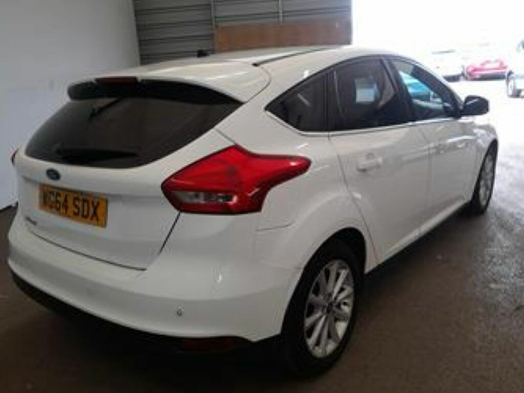 Ford Focus Focus Hatchback WG64SDX White #4