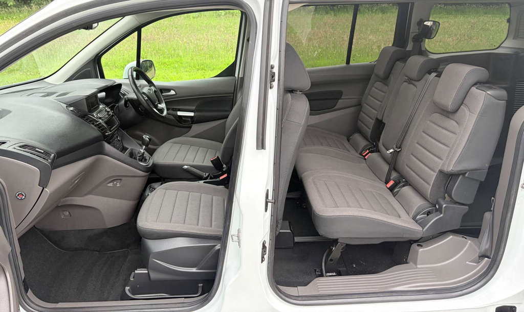 Ford Grand Tourneo Connect 1.5 Ecoblue 120 Active Powershift Red #8