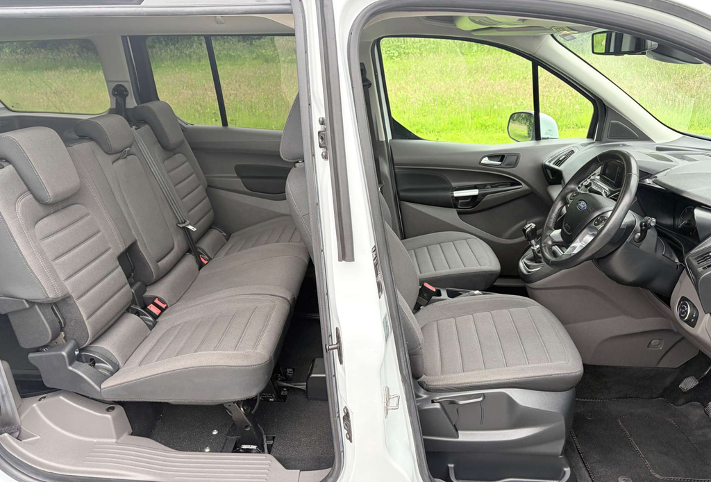 Ford Grand Tourneo Connect 1.5 Ecoblue 120 Active Powershift Red #7