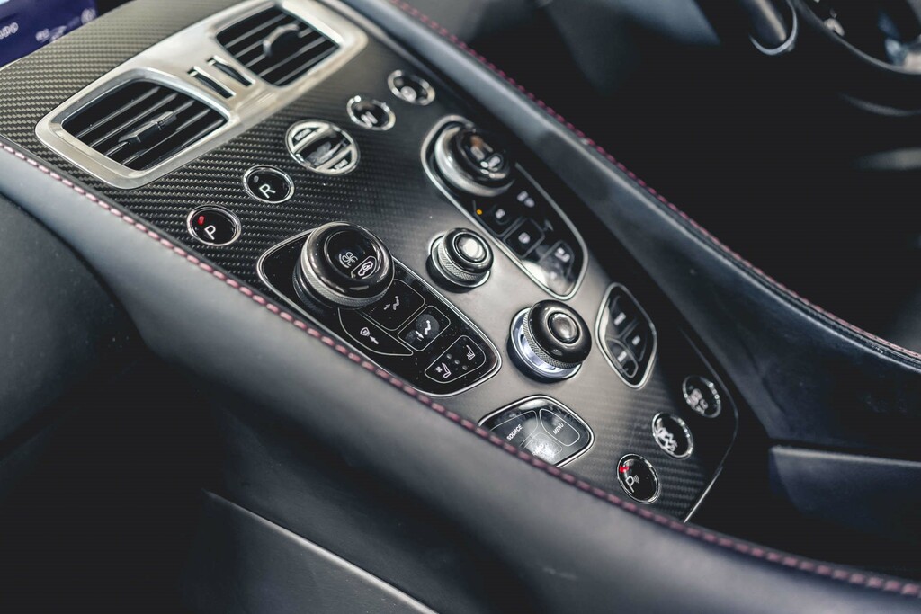Aston Martin Vanquish Vanquish V12 Silver #39