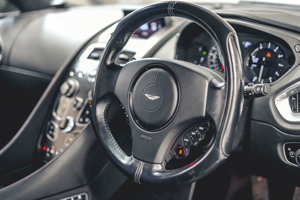 Aston Martin Vanquish Vanquish V12 Silver #21