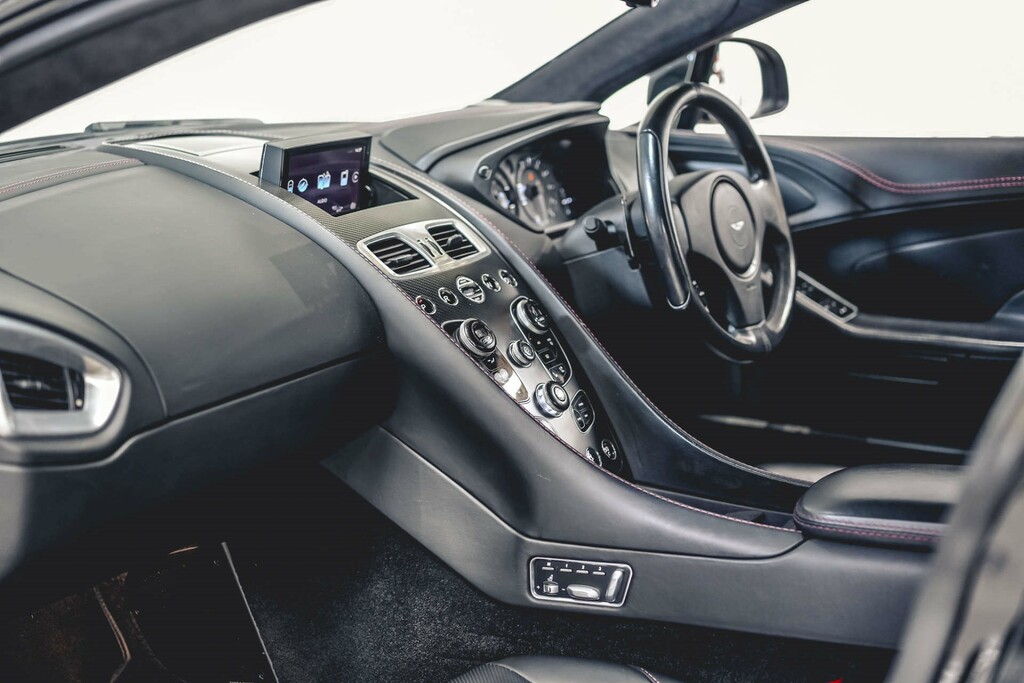 Aston Martin Vanquish Vanquish V12 Silver #38