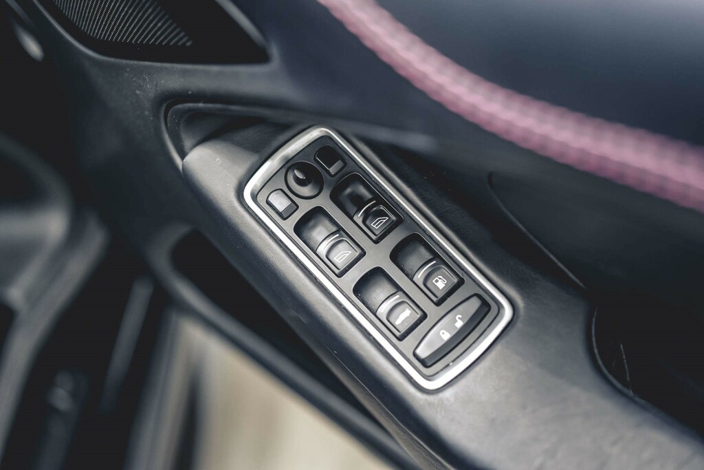 Aston Martin Vanquish Vanquish V12 Silver #22