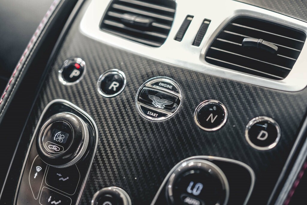 Aston Martin Vanquish Vanquish V12 Silver #27