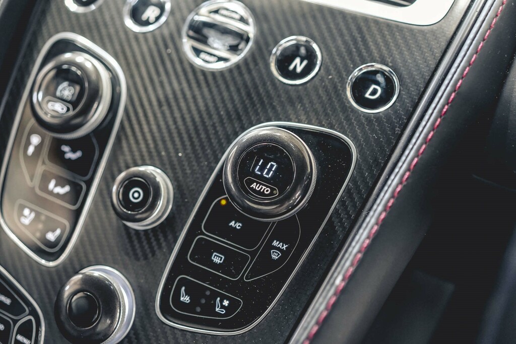 Aston Martin Vanquish Vanquish V12 Silver #29