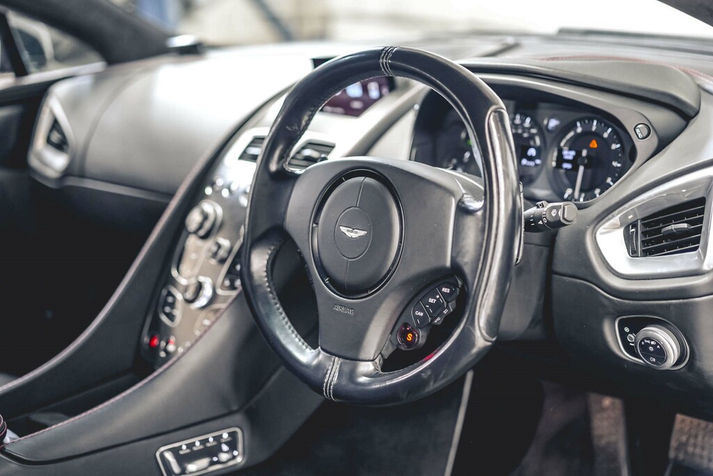 Aston Martin Vanquish Vanquish V12 Silver #20