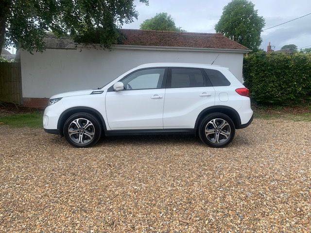 Suzuki Vitara 1.6 Sz5 Allgrip White #3