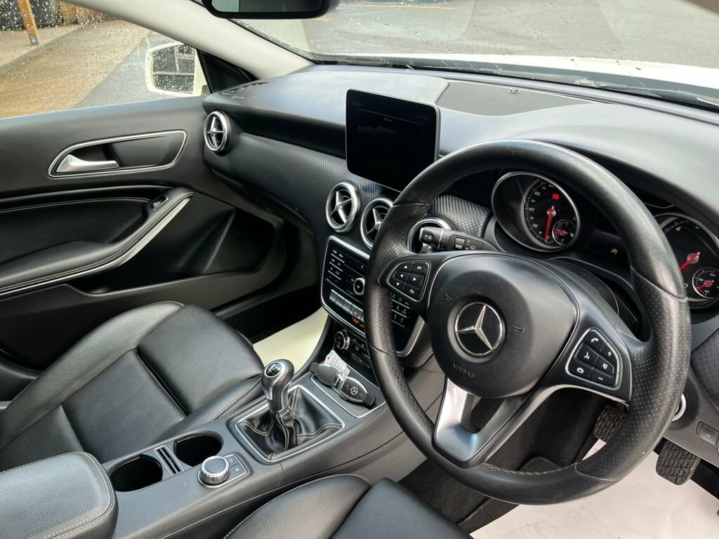 Mercedes-Benz A Class 1.6L Sport MK67OVH White #2