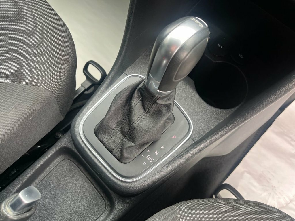 Volkswagen Polo 1L Se White #4