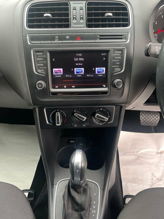 Volkswagen Polo 1L Se White #3