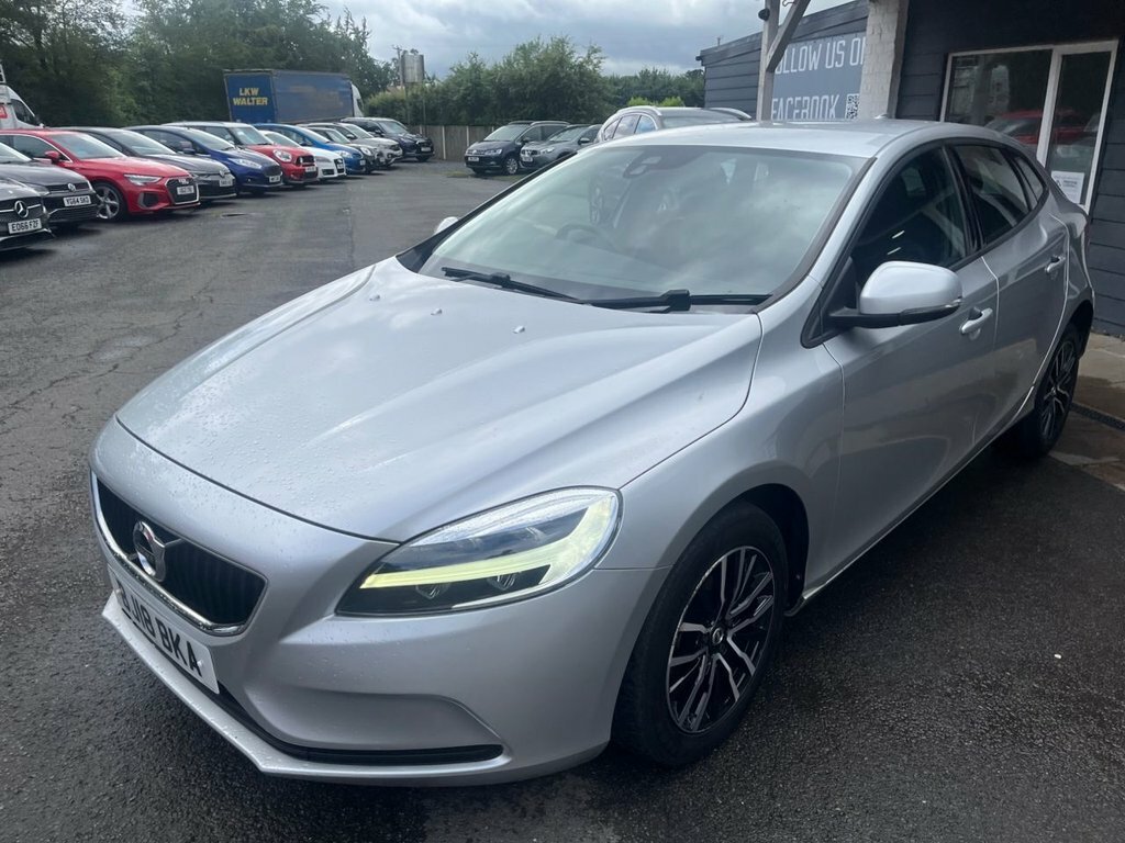 Volvo V40 2L Momentum Nav Plus BJ18BKA Silver #5