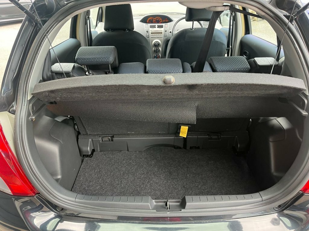 Toyota Yaris Hatchback Grey #41