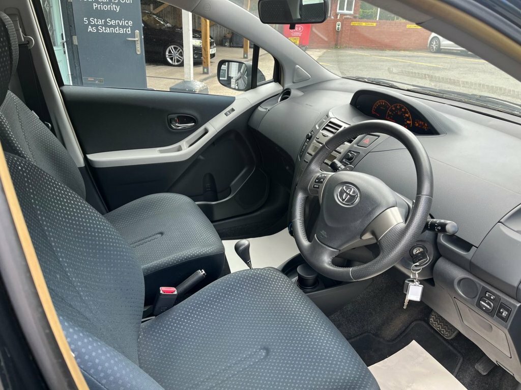 Toyota Yaris Hatchback Grey #37