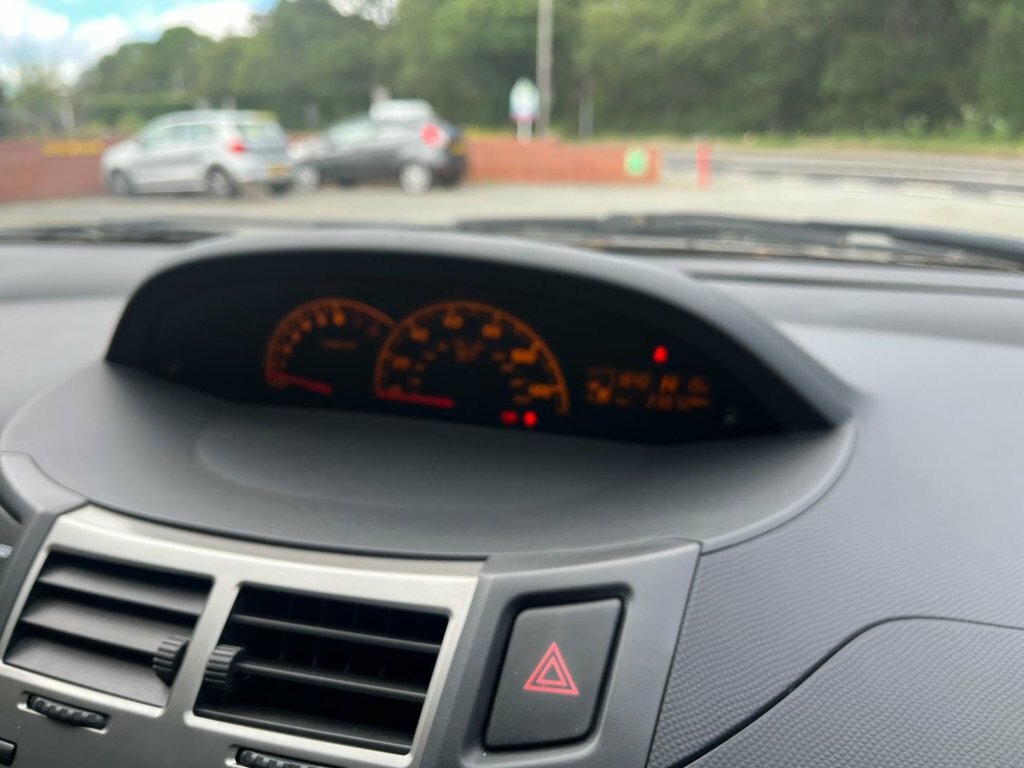 Toyota Yaris Hatchback Grey #31