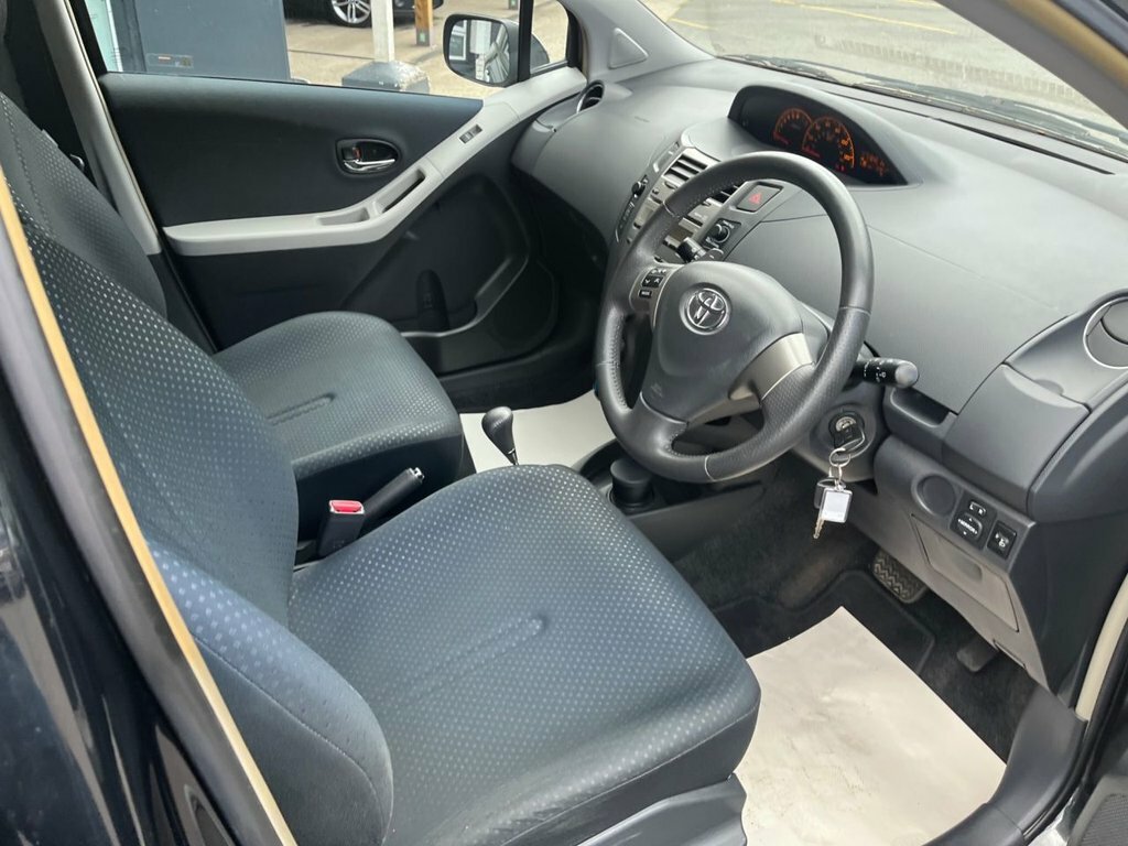 Toyota Yaris Hatchback Grey #38