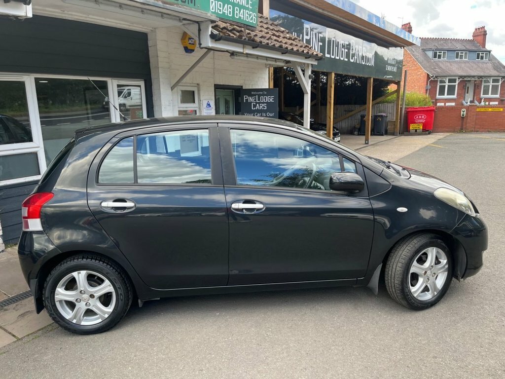 Toyota Yaris Hatchback Grey #17