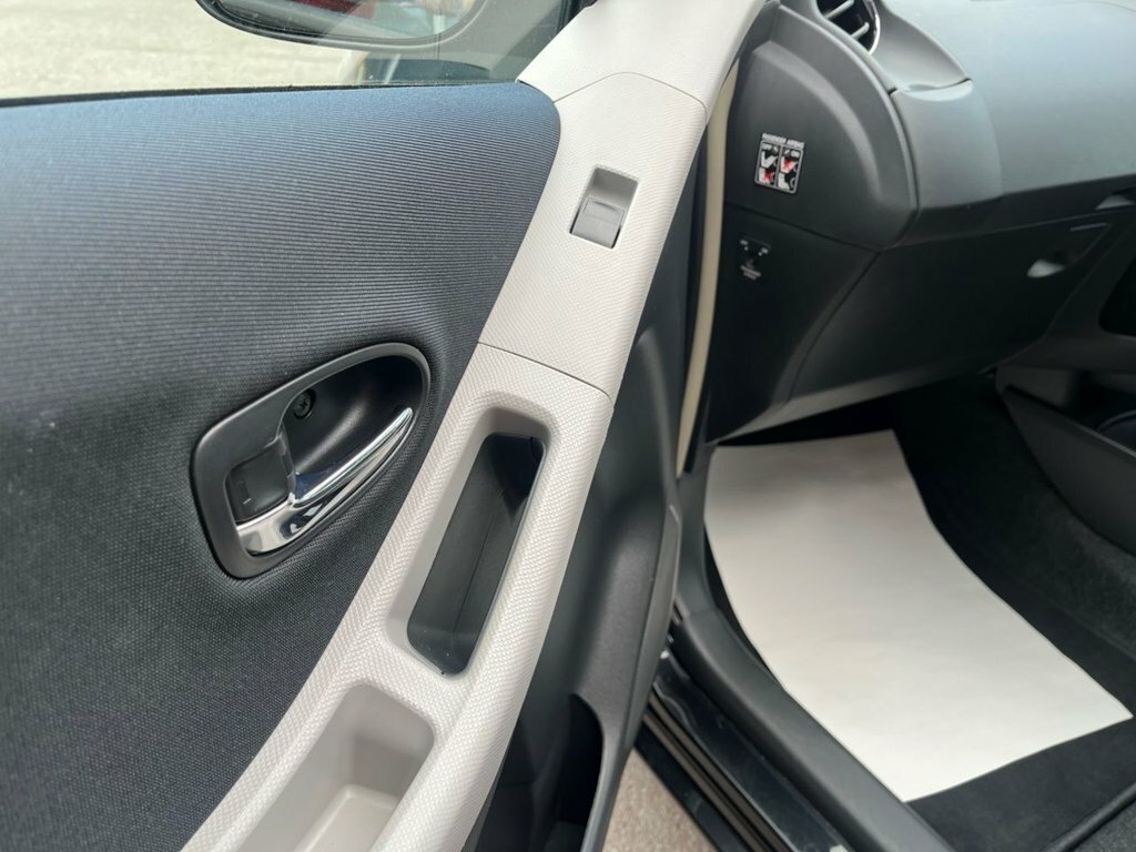Toyota Yaris Hatchback Grey #51