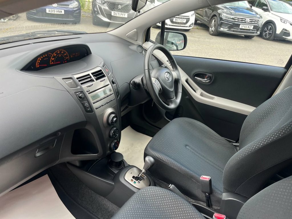 Toyota Yaris Hatchback Grey #50
