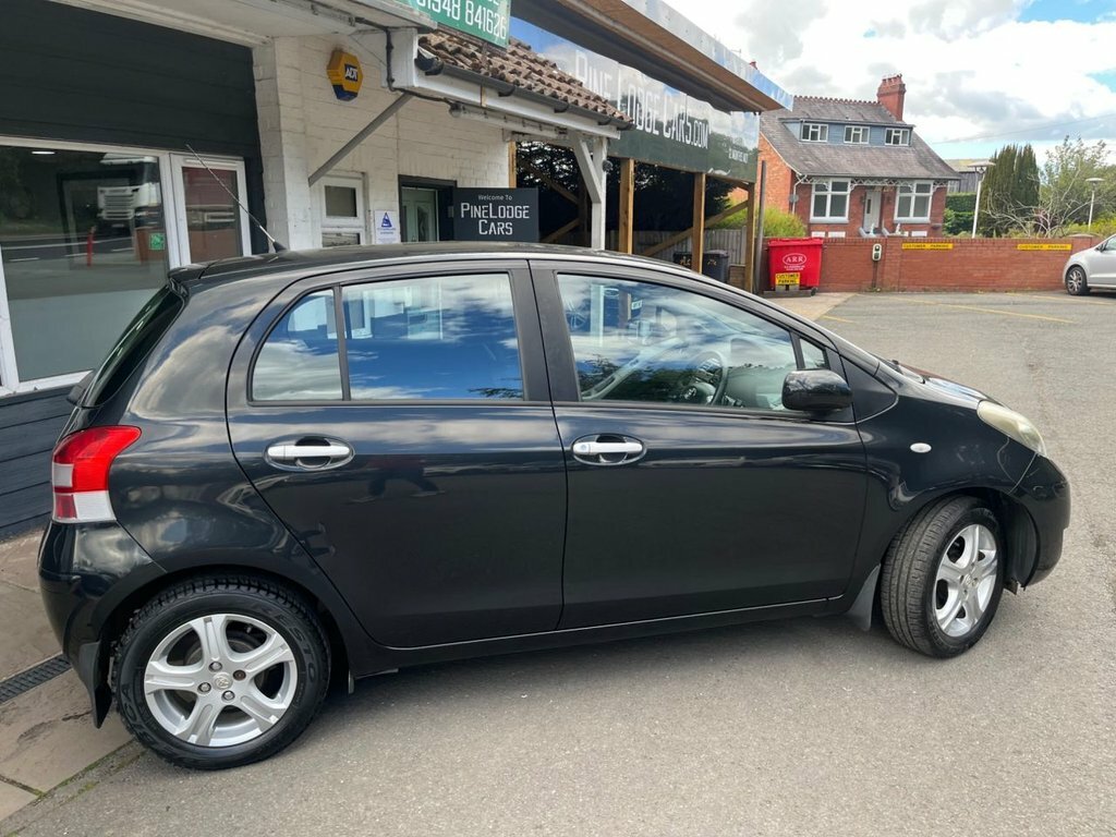 Toyota Yaris Hatchback Grey #16