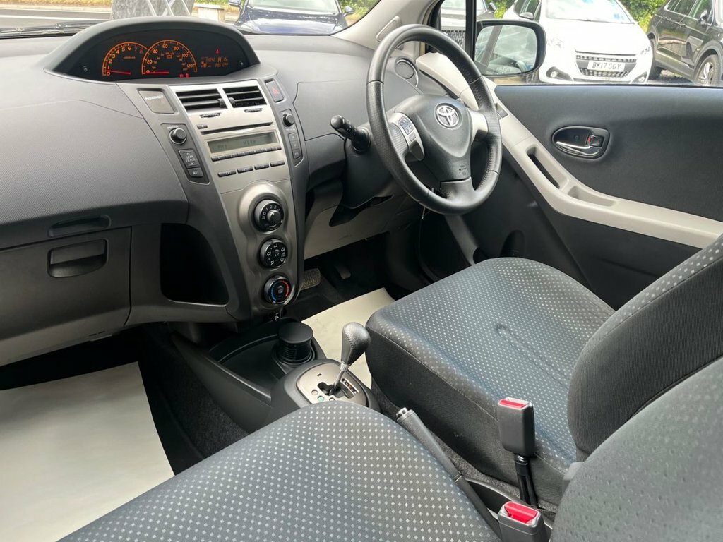 Toyota Yaris Hatchback Grey #44