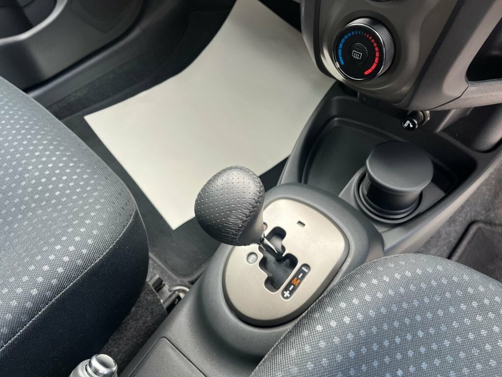Toyota Yaris Hatchback Grey #3