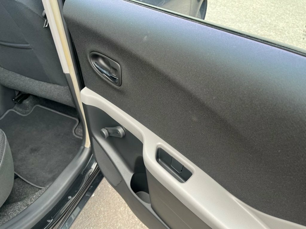 Toyota Yaris Hatchback Grey #39